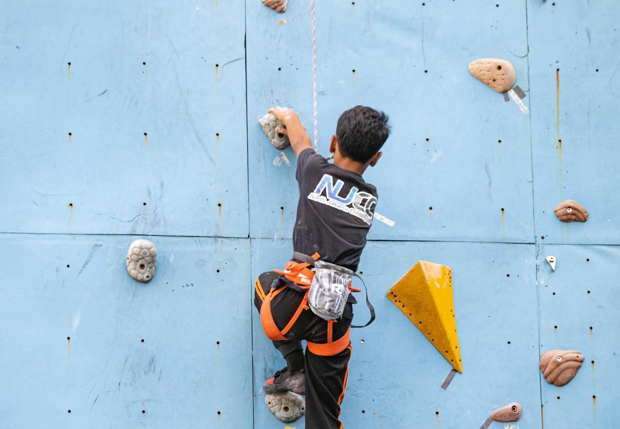 kids is climbing the wall