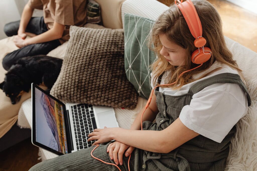 kids using wired headphone